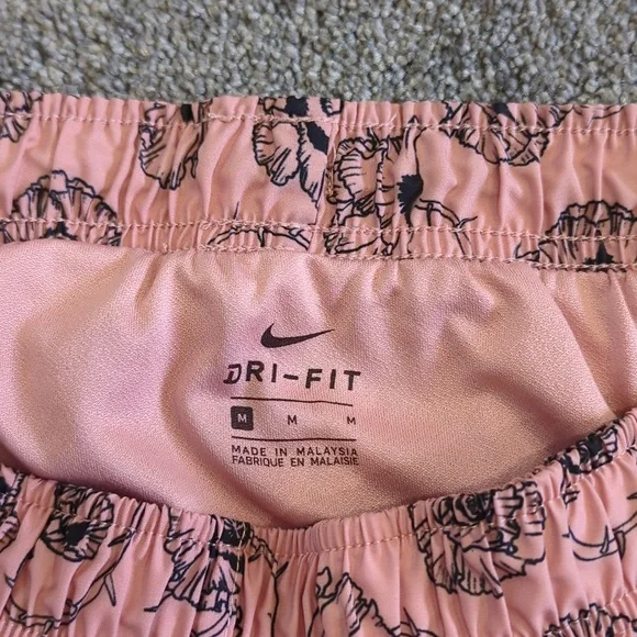 Nike Shorts with Roses - Picture 4 of 5